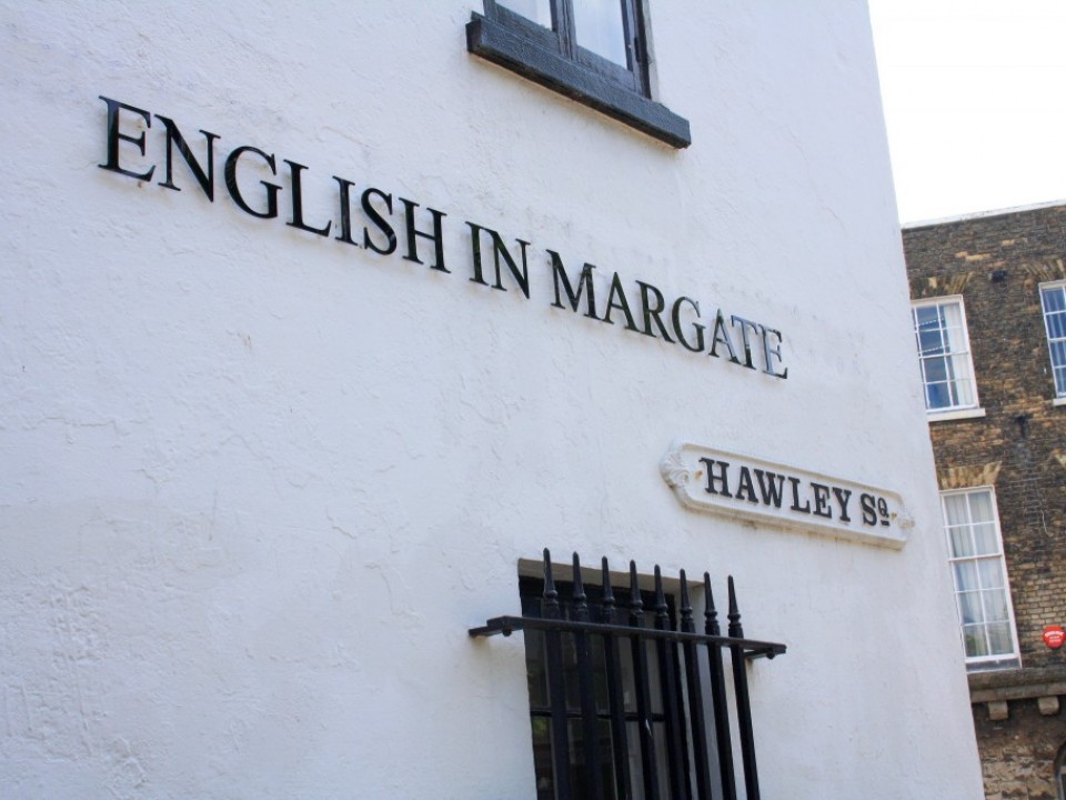 english-in-margate-sign-angle